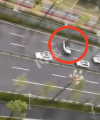 ̨���첻Ҫ쭳���ƽ���г��Ӵ�ײ�û��� �嵽���򳵵�50����Զ!