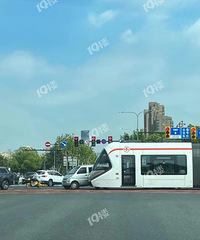 �����й�糵�ֱ�ײ�ˣ��������һ�������������