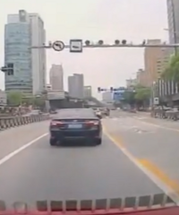 ���ϴ����ſ�һĻ���д���������һ�µ���