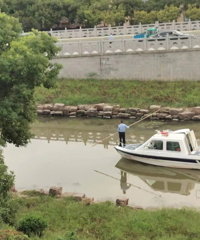 �Źţ�ƽ��ĳС�����ϵĺ��ﾪ��һ�߸�ʬ����˵�ǡ���