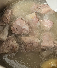 来个姑娘把这位80后会做饭的大叔带走吧!身高180