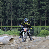 ����˪�쾺����