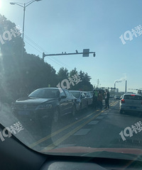 ������߷�ͻ���������ѧ�ſڣ��ĳ���ײ��