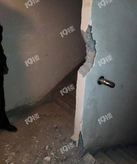 Ԫһ��ׯ����Ϊ�˰����Ͻ��Ŵ���¥ ��¥��ĳ���ǽ�����ˣ�