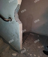 Ԫһ��ׯ����Ϊ�˰����Ͻ��Ŵ���¥ ��¥��ĳ���ǽ�����ˣ�