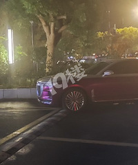 ������ĳ�㳡����ͣ����˽�ҳ����ڰ�ռ������ Խ��������