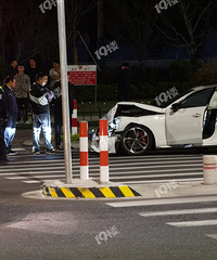 ������ҹ�������µ�׷β��������ͷ��ײû�ˡ�