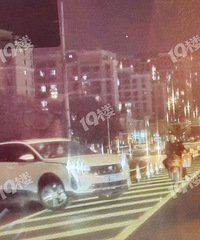 ��ʢ��·��ô����������ң��ᴩ��·�ܶ� �ر���ѧУ�ſڡ�