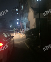 �°�ؼҿ���һȺ��Χ��С�����ն���������С������ð�̡�