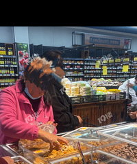 ��������ɢ���ص�С��ʳ���򰡣�ץ�ĵ��д���ֱ������ץ��