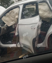 �������һŮ˾����ת���Ƶ�ײ�� ��ͷ���ϣ����Һ��ź����ް���