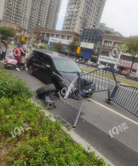 �����Ĺ�·ͻ�������ﳵײ���������ᶼ���ˣ������ж�찡��