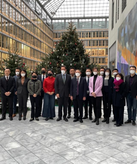 һ�������ϰ�ȥ�¹��ձ������ˣ����հ��š�˫����������