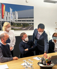 һ�������ϰ�ȥ�¹��ձ������ˣ����հ��š�˫����������