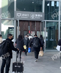 �ֳ�ֱ�������˸�����վ����վ����ʵ�ģ���Ϥ���˴��ڡ�