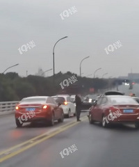 ѩ��ע��·�������캣��һ�������ϣ�ʮ������ײ�ˡ�