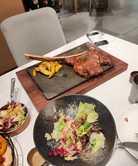 八佰伴这家牛排店熟度控制得不好 点7分 上来的都全熟了!