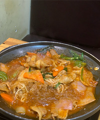 嘉兴常年排队的韩国料理店!牛肉汤绝了 五花肉锅仔一锅两吃!