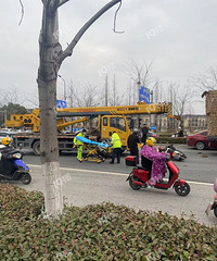 һ������¹ʣ���ƿ�����������̳�ײ�ˣ��������˵ú����ء�