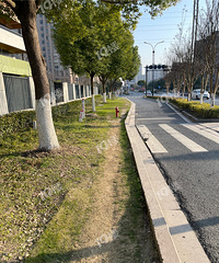 ������·û�����е� ѧУ�ܱߵ��̻��������·�ˣ�