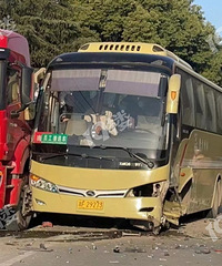 ���˽���������ײ�����˰��⳵����