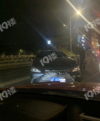 ��ɽ�������ֳ������ˣ��׳�ͻȻ�Ӷ��򳵵��ɹ�������