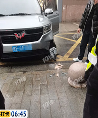 ���㡭���ԣ�����һ��˾���߳����߿�����ײ��ʯ������ˣ�