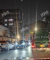 ��ɲһ�� ˭�����£�����һС���ſڴ�³� ������Ϊ������