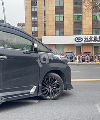 ײ������֮���ˣ���ɽ·һ���߶���Ͱ���������������