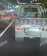 �𾪣����˽�ͷ����С�������ҳ��Ƶ����Ͻ� ����������