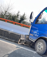 ���������ŷ�����ͨ�¹ʣ�·��������ע���ˣ�