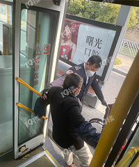 ����ů��һĻ�����������˸��м��� ˾��ʦ����æ���³���