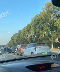 ����߷塿���������·�������׷β��ǰ��ĳ���ײ�ó������ء�