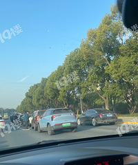 ����߷塿���������·�������׷β��ǰ��ĳ���ײ�ó������ء�