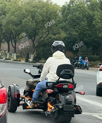 ���˽�ͷ·��������Ħ�г����ǻ�û���Ƶ��Ӱ͵ϡ�