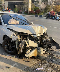 ������ص�˼�����������¹ʣ�ײ��һ����Ϳ��