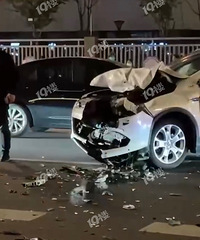 ƽ����ҹͻ��������С���ſڲ��ҳ�����26��Ħ������������Ч����