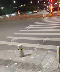 ��ҹ���˽�ͷ�����ؾ��ǡ���ɫ��С��Ƭ��