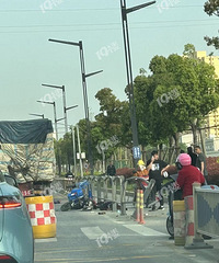 �����������ֳ������˼ұ���ײ�� ����û��ͷ����