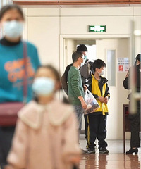 �����˼��أ����ָ�Ⱦ�߷��ѹ��������м����±���߶����ӣ�