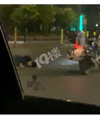 ��ҹͻ������վ�����������ˣ�����ſ�ڵ���һ��������