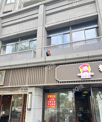 �ѵ�һ���������绷�Ǳ�·�󹫼���¥�ϴ��� ·�˷׷�Χ��