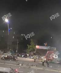 ����Ħ�г���������ҹ�¹ʣ�һ��һŮ���ز���Ь�����ˡ�