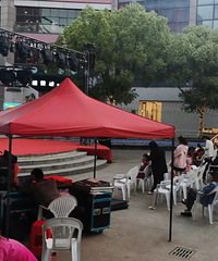 �̽��޷ż��ˣ������ӽ�����԰����һ�� ���۵��߻����