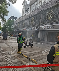 ͻ�������·һ�տ���ð�̣�������·�ϻ�������