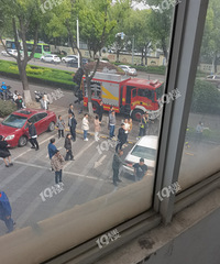 ͻ�������·һ�տ���ð�̣�������·�ϻ�������