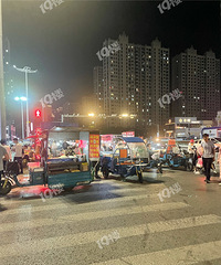 ���˵��˼��̻��������ˣ�·�ڿ����ö����ֳ�С��̯��