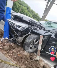 �����������������ʧ�ܡ�����߳�ͷײ�˸�ϡ���� ���Ӷ����ˡ�