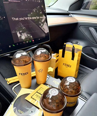 Fendi���ȶ� ϲ�����գ�����ȥ����æ��û��