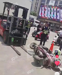 ����ˮ�������г��ֳ����ˣ��������ƿ��ײ���˲泵�����ȶ��ˡ�